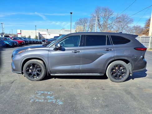Used 2022 Toyota Highlander L image 33