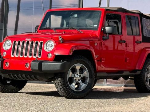 Used 2018 Jeep Wrangler Unlimited Sahara w/ Connectivity Group AWD/4WD image 2