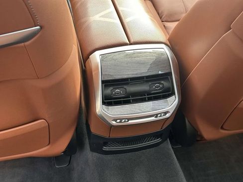 Certified 2025 BMW i7 xDrive60 image 21