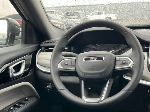 Used 2025 Jeep Compass Limited AWD/4WD image 29