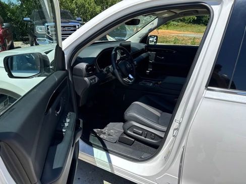 Used 2025 Honda Pilot Touring image 8