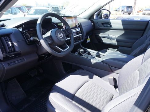 New 2025 Nissan Pathfinder SV image 17