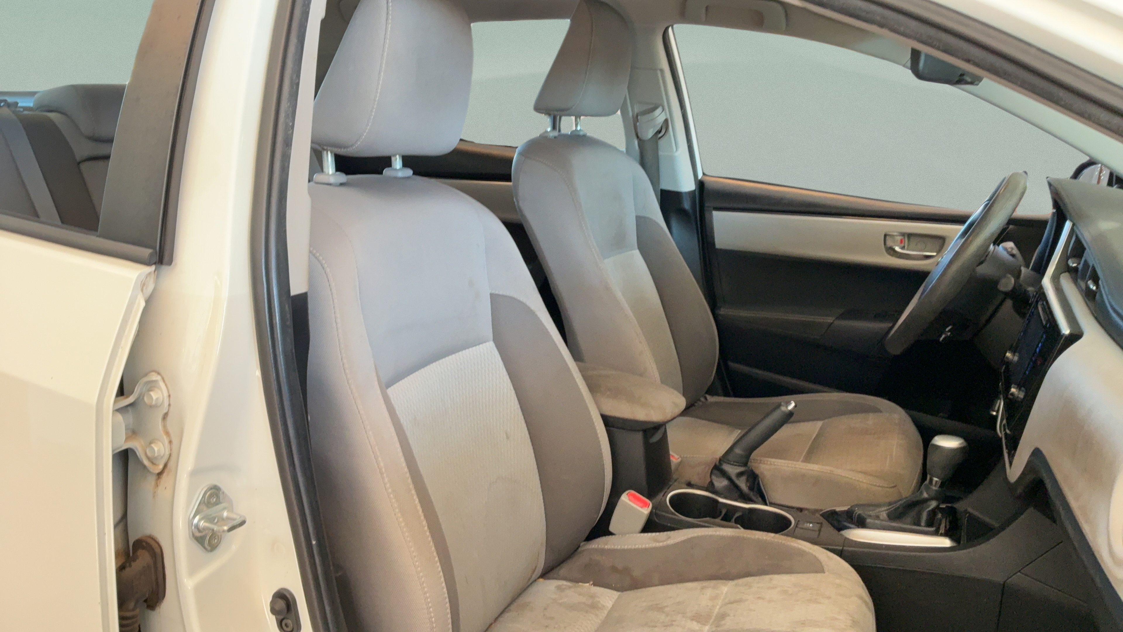 Used 2018 Toyota Corolla LE w/ LE Premium Package FWD image 27