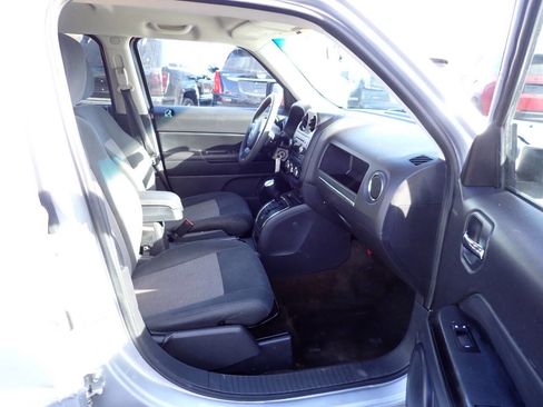 Used 2014 Jeep Patriot Sport w/ Power Value Group image 9