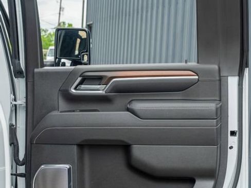 Used 2025 GMC Sierra 2500 Denali w/ Denali Reserve Package AWD/4WD image 40
