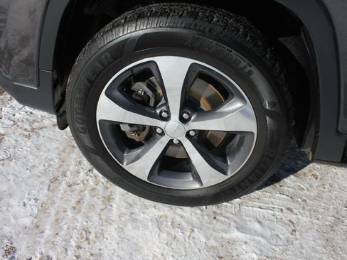 Used 2019 Jeep Cherokee Limited AWD/4WD image 50