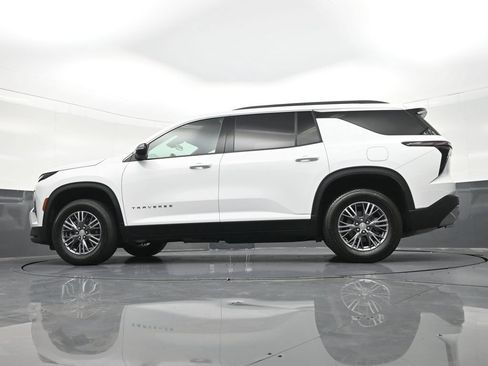 Used 2025 Chevrolet Traverse LT FWD image 26