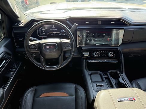 Used 2024 GMC Sierra 2500 AT4 image 13