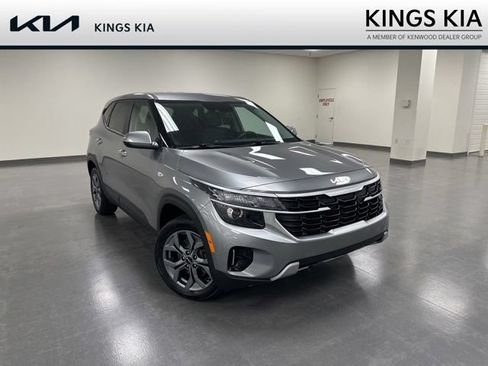 Used 2024 Kia Seltos LX AWD/4WD image 1