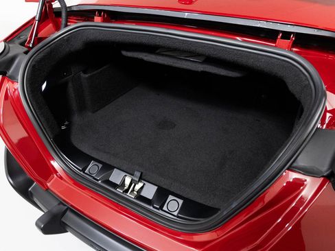 Used 2024 Ferrari Roma Spider image 17