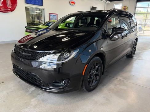 Certified 2019 Chrysler Pacifica Limited w/ S Appearance Package FWD image 1