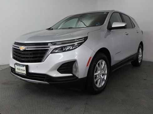 Used 2022 Chevrolet Equinox LT w/ Driver Convenience Package FWD image 3