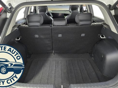 Used 2023 Kia Niro SX image 31