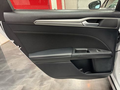 Used 2018 Ford Fusion SE FWD image 21