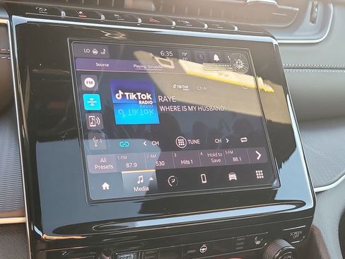 New 2025 Jeep Grand Cherokee Altitude image 22