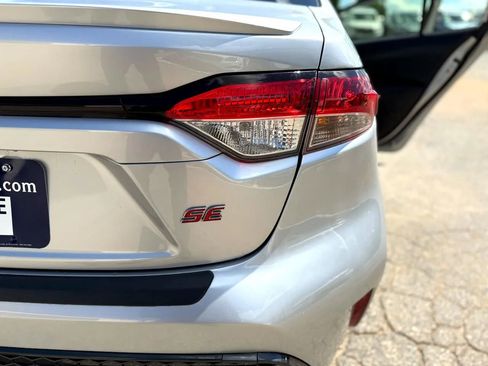 Used 2022 Toyota Corolla SE w/ SE Premium Package image 31