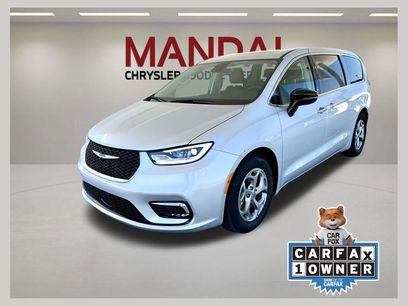 Used 2024 Chrysler Pacifica Limited