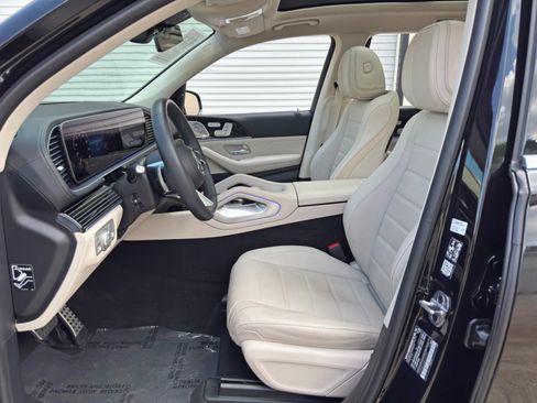 Used 2024 Mercedes-Benz GLS 580 4MATIC image 16
