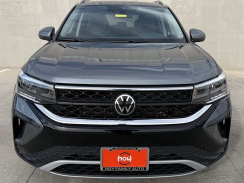 Used 2024 Volkswagen Taos SE image 2