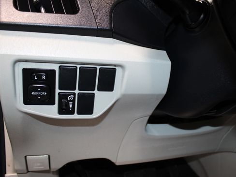Used 2012 Toyota Prius Four FWD image 19