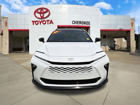 Used 2026 Toyota Crown Signia image 2