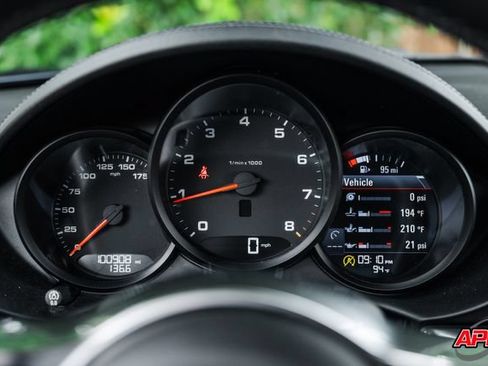 Used 2018 Porsche 718 Cayman RWD image 9