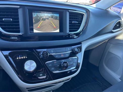 Used 2023 Chrysler Voyager LX FWD image 13