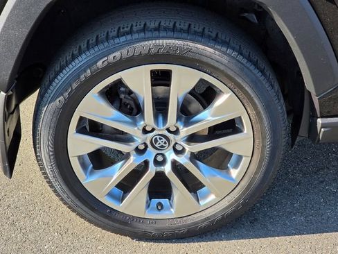 Used 2021 Toyota RAV4 XLE Premium AWD/4WD image 12