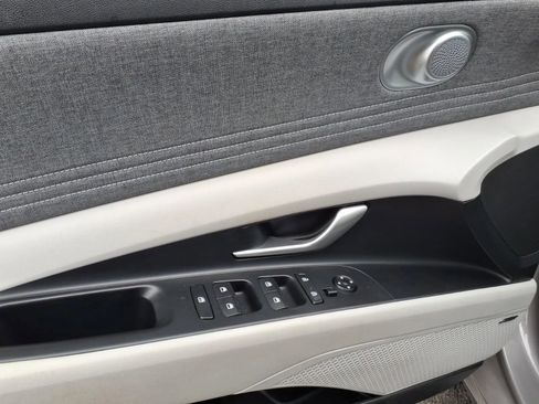 Used 2023 Hyundai Elantra Limited image 25