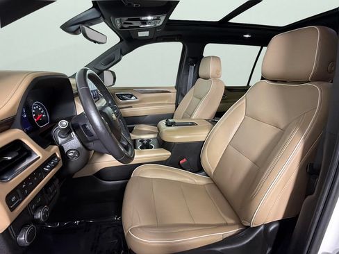 Used 2021 Chevrolet Suburban Premier w/ Premium Package RWD image 17