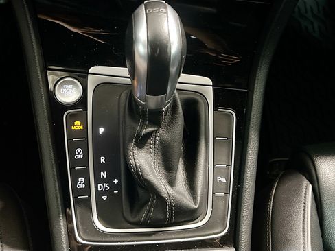 Used 2018 Volkswagen Golf R 4-Door image 13