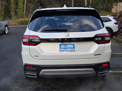 Certified 2023 Honda Pilot Touring image 4