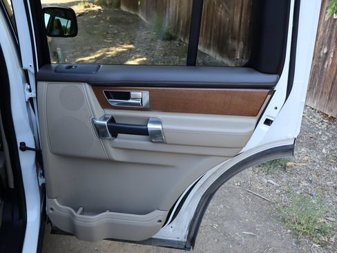 Used 2016 Land Rover LR4 HSE LUX AWD/4WD image 28