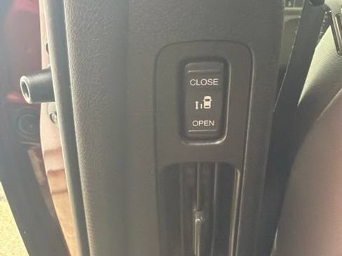 Used 2018 Honda Odyssey EX image 9