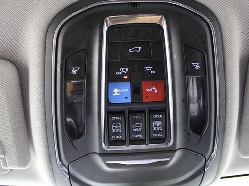 Used 2023 Jeep Grand Cherokee 4WD 4xe image 17