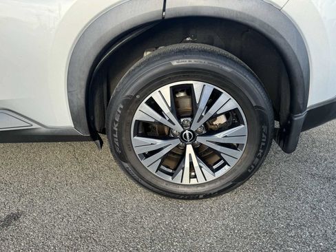 Certified 2022 Nissan Rogue SV image 5