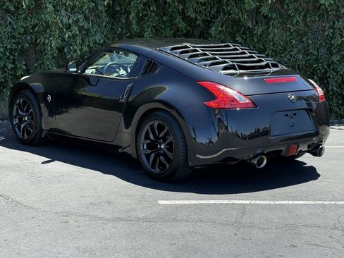 Used 2017 Nissan 370Z Coupe RWD image 5
