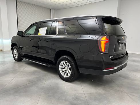Used 2025 Chevrolet Suburban LT RWD image 6