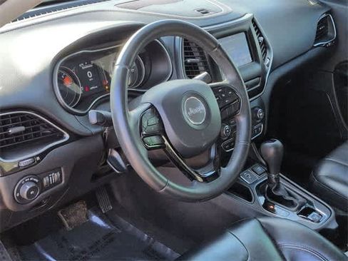 Used 2019 Jeep Cherokee Latitude Plus image 10