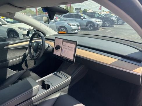 Used 2024 Tesla Model Y Long Range AWD/4WD image 18