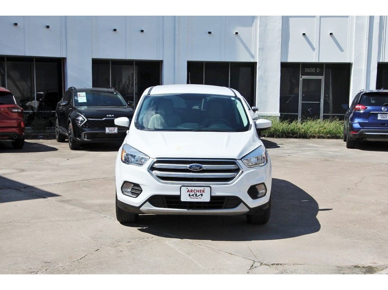 Used 2019 Ford Escape SE FWD image 2