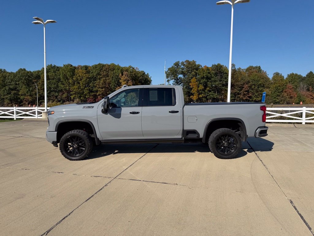 Used 2024 Chevrolet Silverado 3500 LTZ w/ LTZ Plus Package AWD/4WD image 3