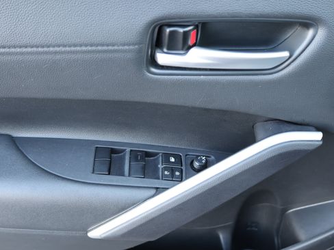 Used 2024 Toyota Corolla Cross XLE FWD image 19