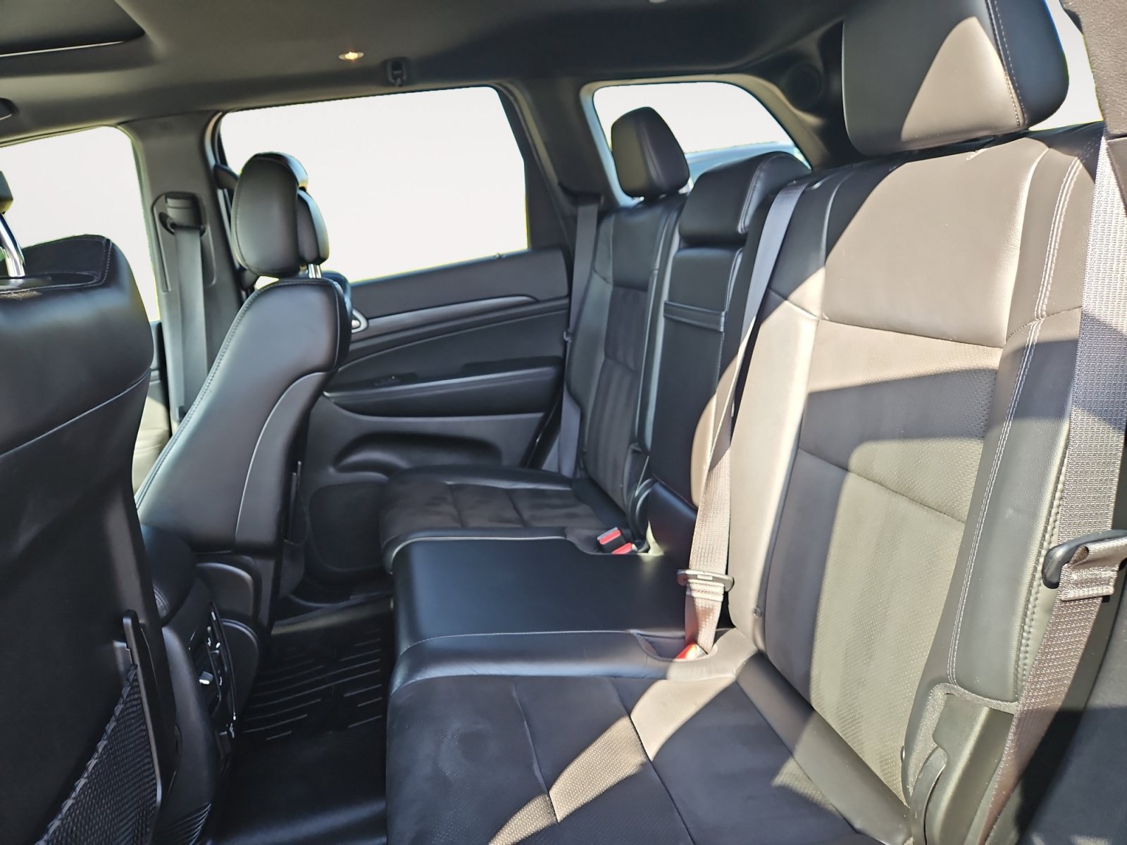 Used 2020 Jeep Grand Cherokee Altitude AWD/4WD image 13
