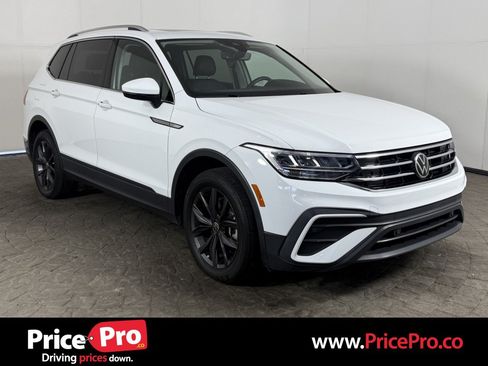 Used 2022 Volkswagen Tiguan SE w/ Panoramic Sunroof Package FWD image 1