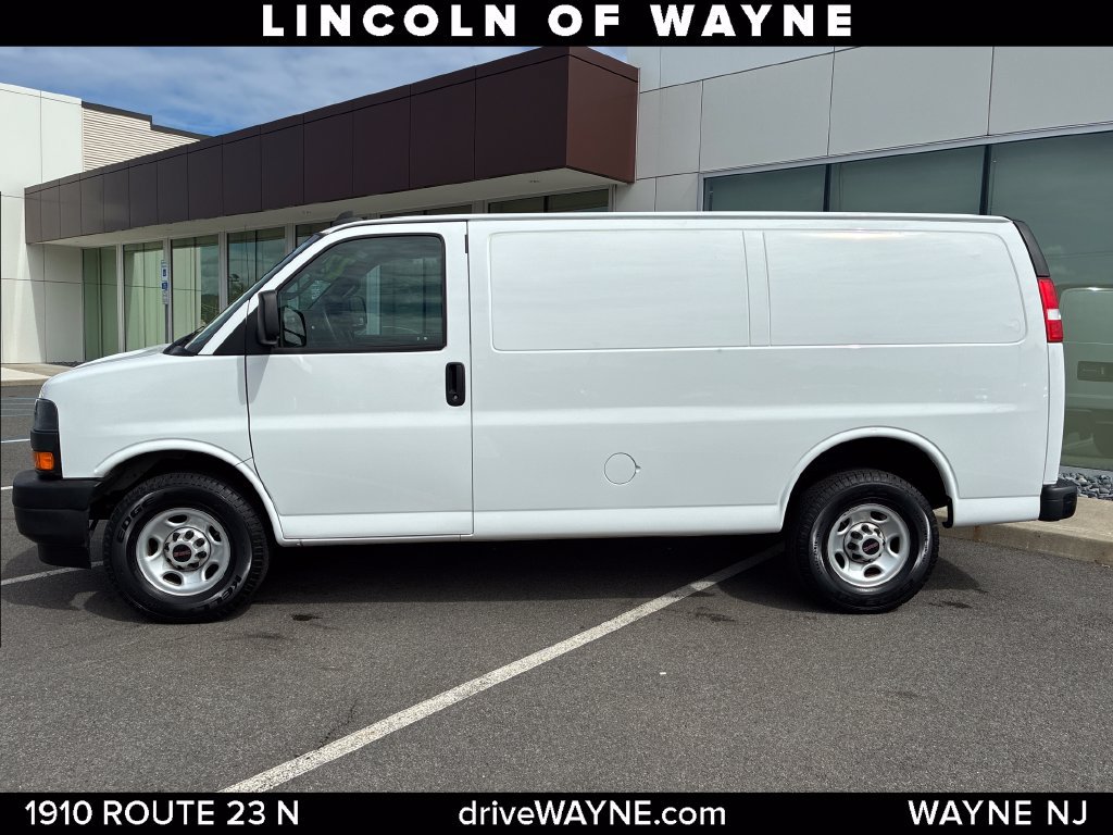 Used 2022 GMC Savana 2500 RWD image 2