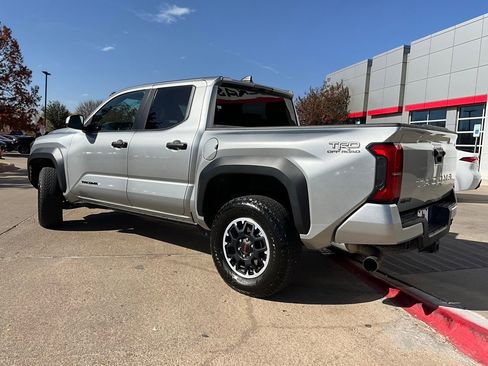 Used 2025 Toyota Tacoma TRD Off-Road image 8