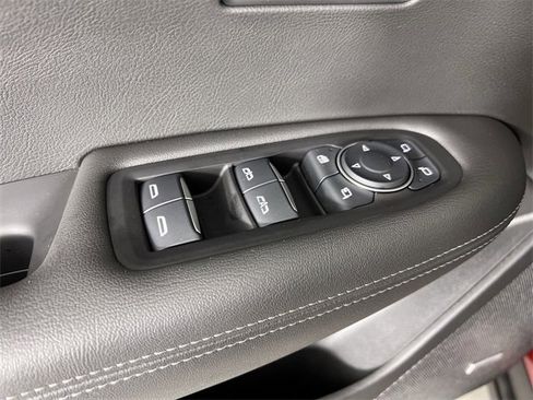 Used 2025 Cadillac XT6 Luxury image 24