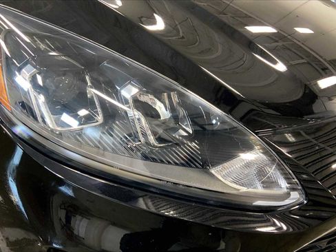 Used 2021 Ford Escape SE image 25