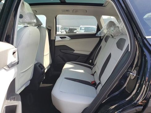 New 2026 Volkswagen Taos SE AWD/4WD image 8